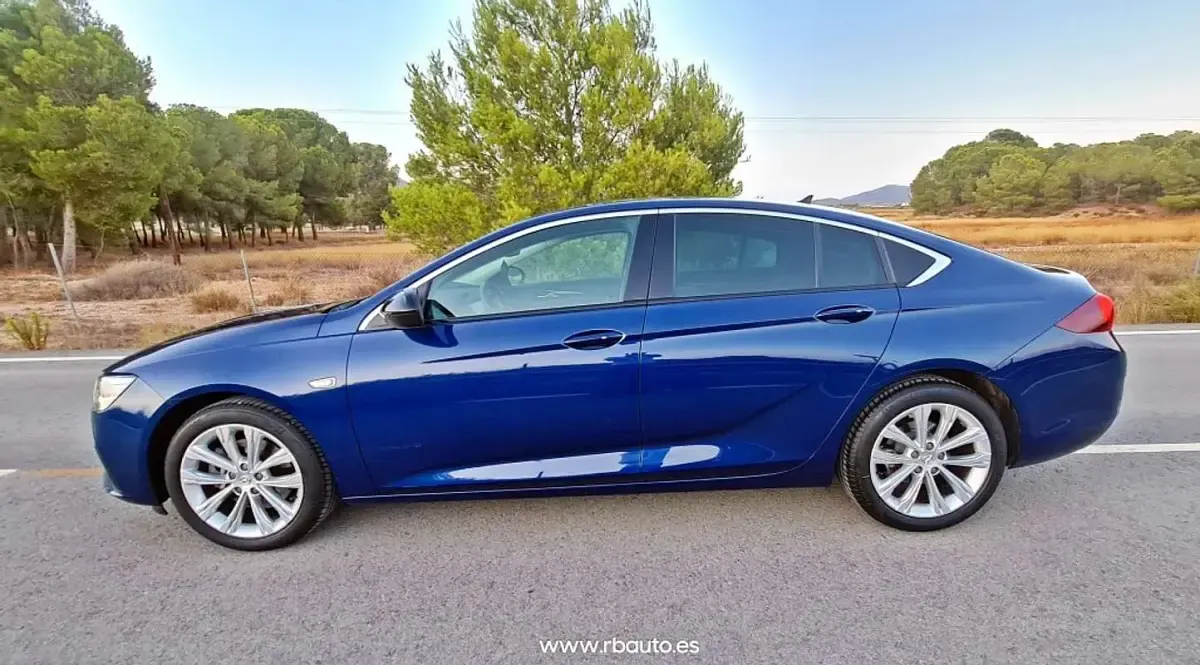 Usado Opel Insignia GS Line 122 CV (89 kW) 2020 Azul Berlina