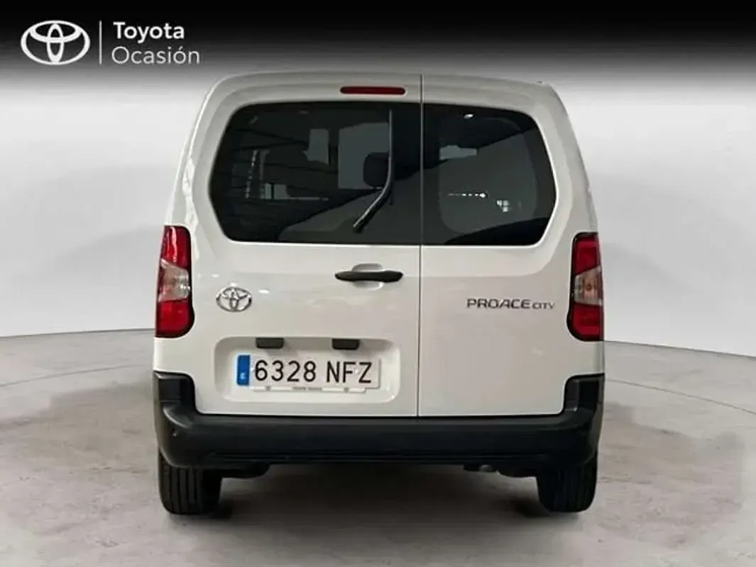Usado Toyota Proace City City 101 CV (74 kW) 2025 Blanco Monovolumen