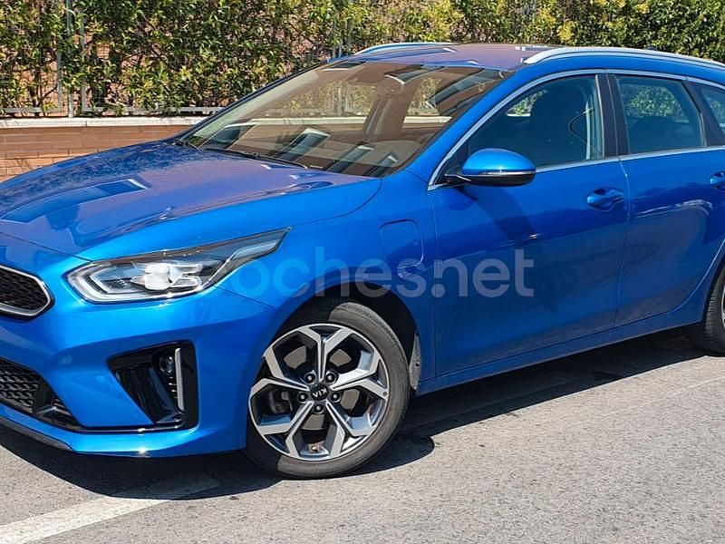 Usado Kia Ceed 141 CV (103 kW) 2022 Azul Utilitario