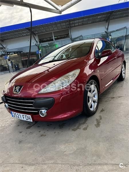 Usado Peugeot 307 CC 110 CV (80 kW) 2006 Rojo Descapotable