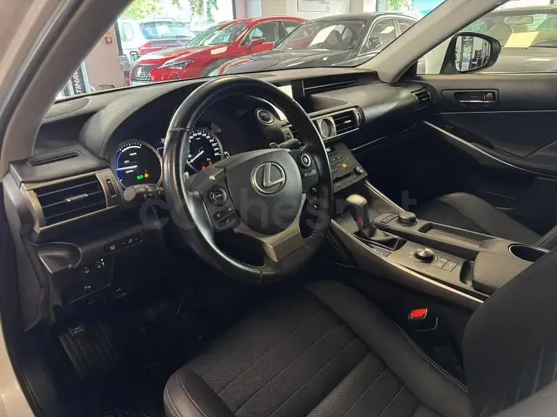 Usado Lexus IS300h Executive Line 223 CV (164 kW) 2016 Blanco Berlina