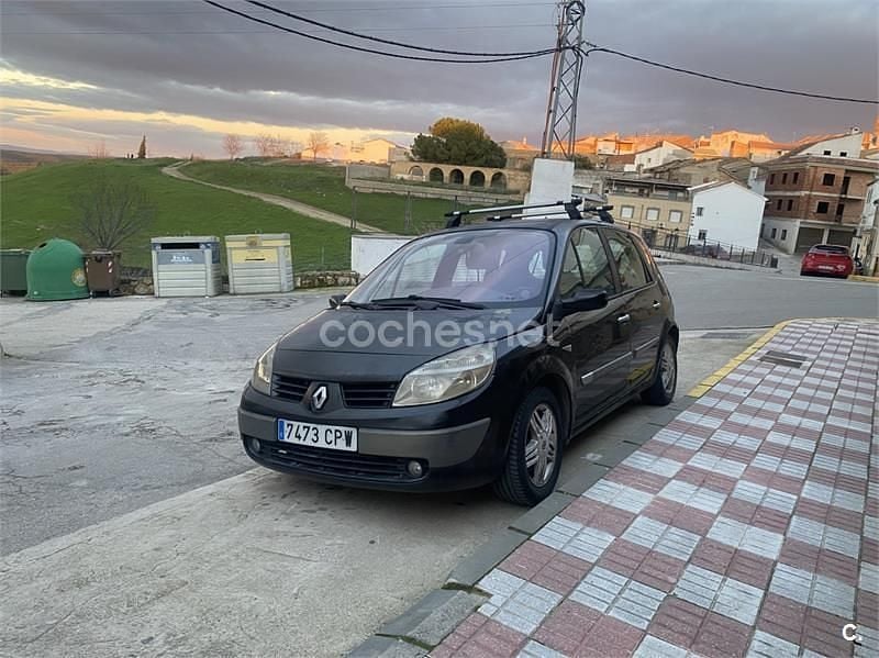Usado Renault Scénic Dynamique 120 CV (88 kW) 2003 Negro Monovolumen