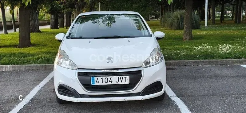 Usado Peugeot 208 Active 75 CV (55 kW) 2017 Blanco Utilitario