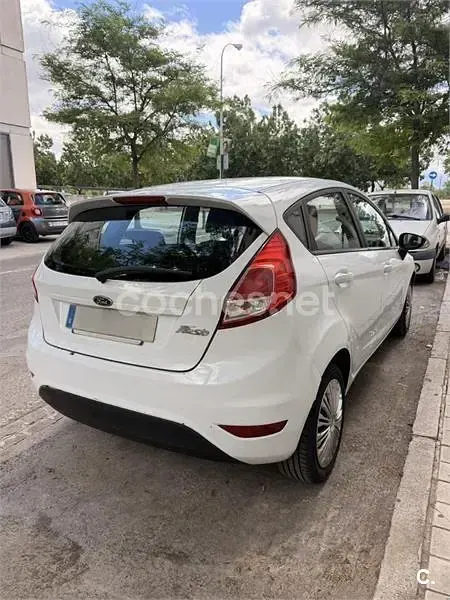 Usado Ford Fiesta Trend 95 CV (69 kW) 2016 Blanco Utilitario
