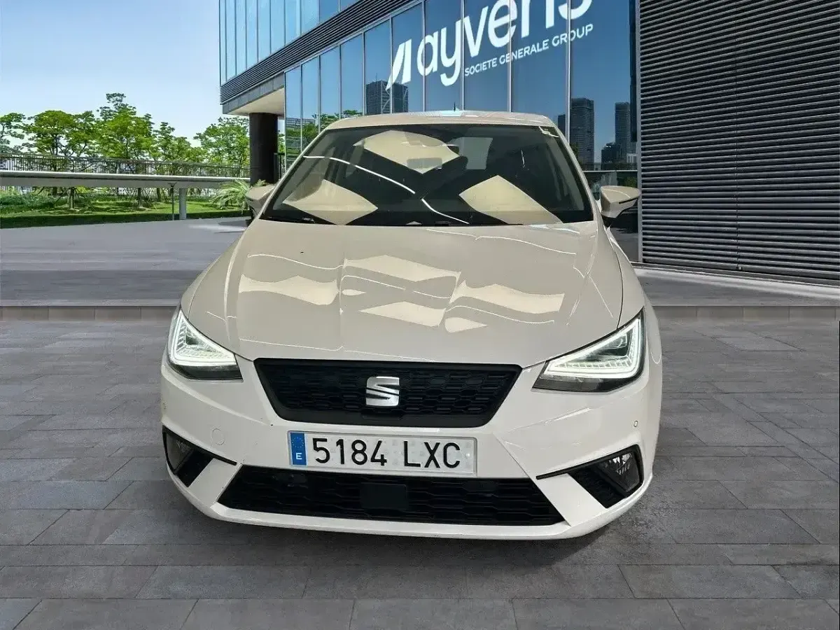 Usado Seat Ibiza Style Plus 110 CV (80 kW) 2022 Blanco Utilitario