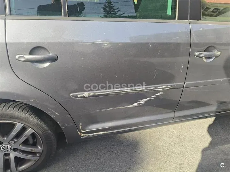 Usado VW Touran Highline 140 CV (102 kW) 2006 Gris / plata Monovolumen
