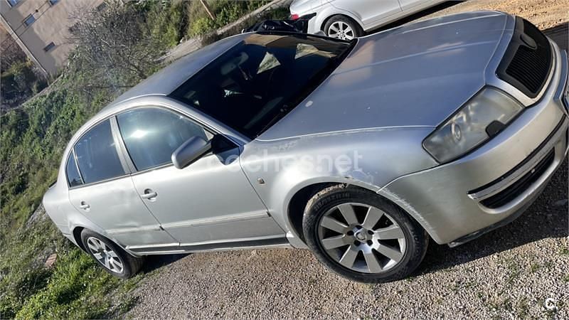 Usado Skoda Superb Classic 130 CV (95 kW) 2003 Gris / plata Berlina