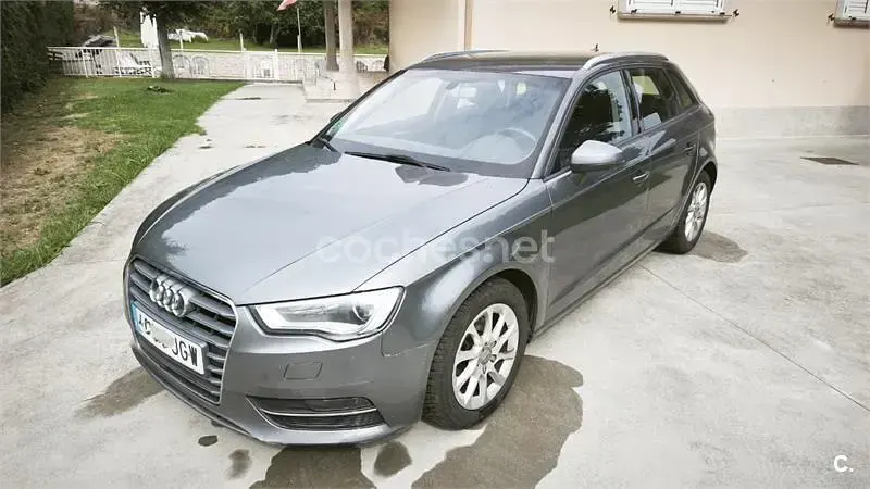 Usado Audi A3 Advanced 110 CV (80 kW) 2015 Gris / plata Berlina