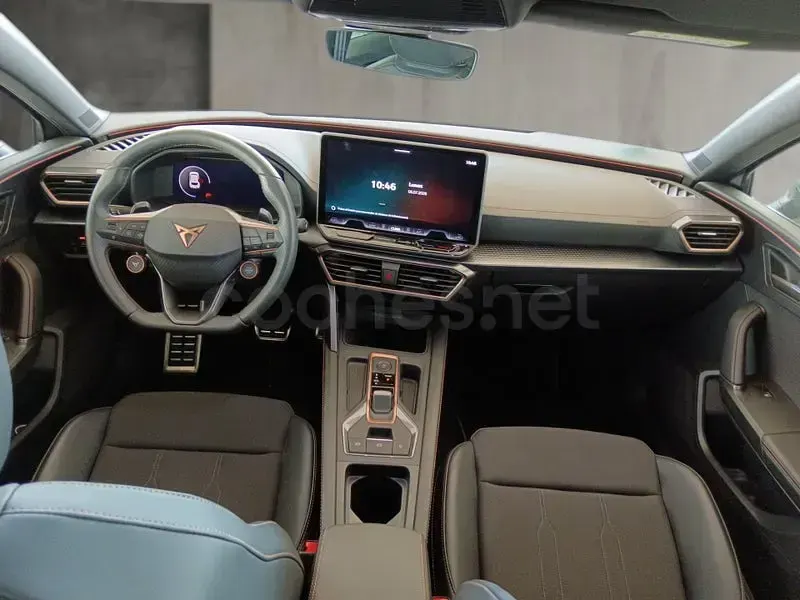 Usado Cupra Leon 150 CV (110 kW) 2025 Gris / plata Berlina