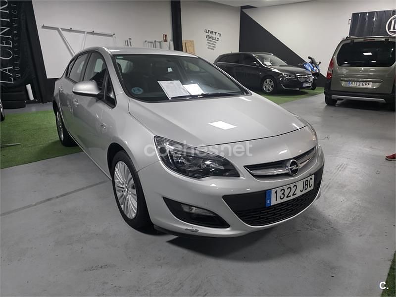 Gris / plata Usado 2014 Opel Astra Excellence Berlina | 6490 € (Precio justo) - Imagen 1/4