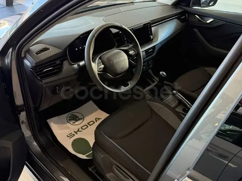 Nuevo Skoda Kamiq 115 CV (84 kW) 2026 Gris / plata SUV