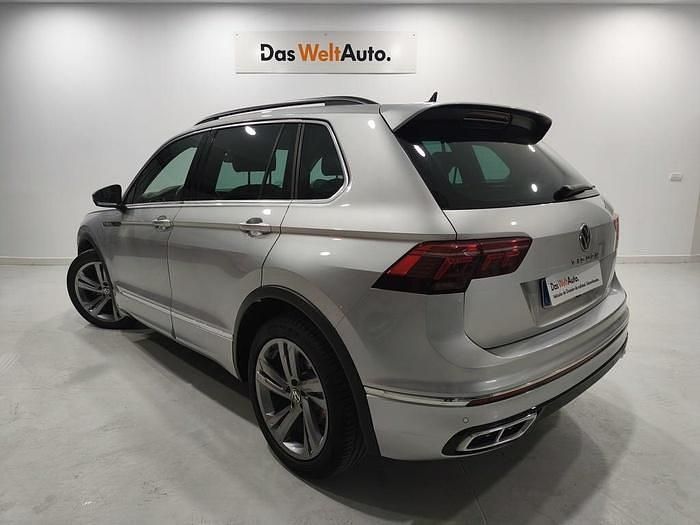 Usado VW Tiguan R-line 150 CV (110 kW) 2022 Gris plata SUV