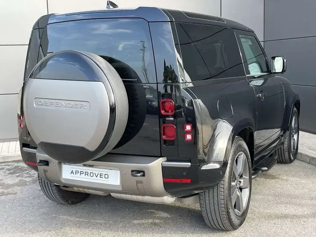 Usado Land Rover Defender SE Dynamic 249 CV (183 kW) 2025 Negro SUV