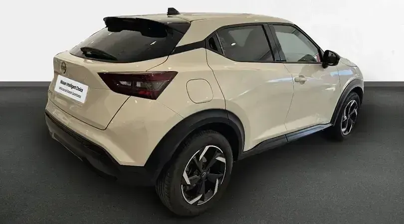 Usado Nissan Juke N-Connecta 114 CV (83 kW) 2022 Lunar white (metalizado) techo SUV