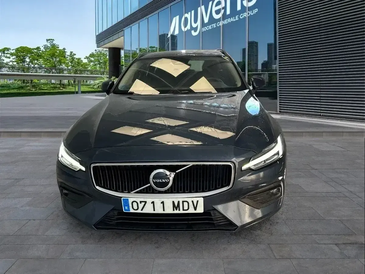 Usado Volvo V60 Core 197 CV (144 kW) 2023 Azul Familiar