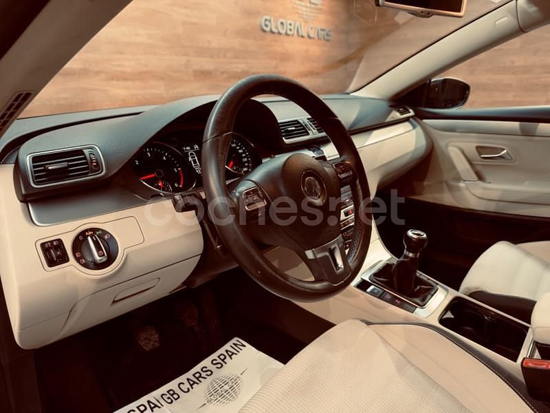 Usado VW Passat Advance 140 CV (102 kW) 2011 Gris / plata Berlina