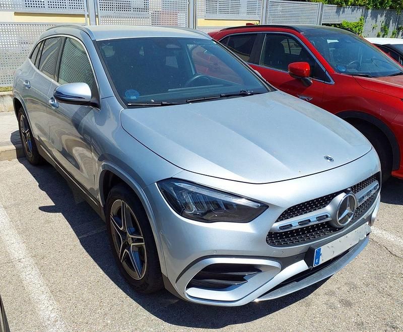 Gris Usado 2024 Mercedes GLA250 SUV | 47.900 € (Un poco caro) - Imagen 1/4