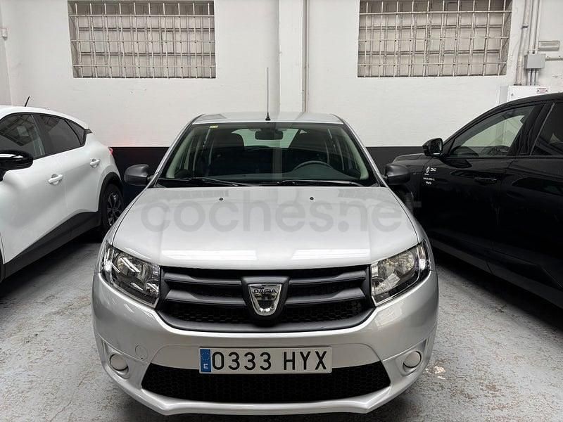 Usado Dacia Sandero Ambiance 75 CV (55 kW) 2014 Gris / plata Berlina