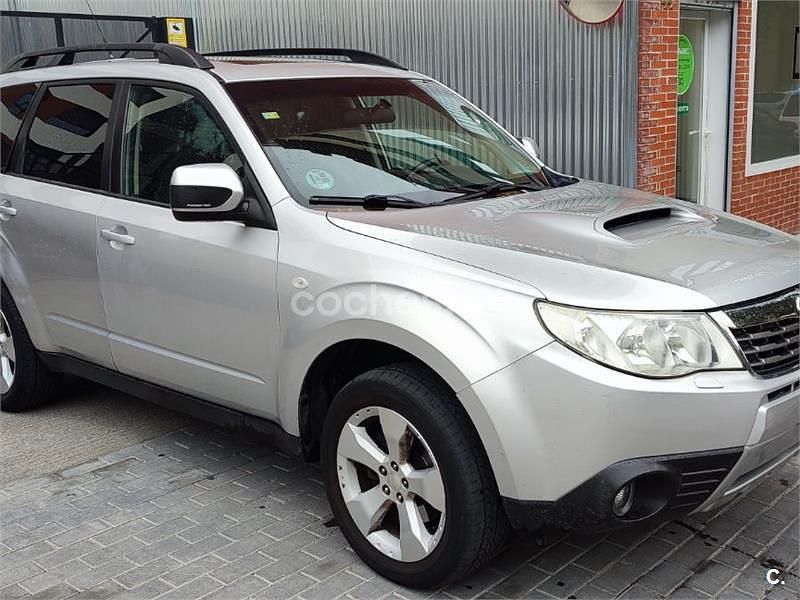 Gris / plata Usado 2011 Subaru Forester Sport SUV | 5800 € - Imagen 1/4