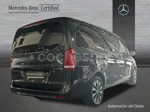 Usado Mercedes V220 Avantgarde 163 CV (119 kW) 2022 Gris / plata Monovolumen
