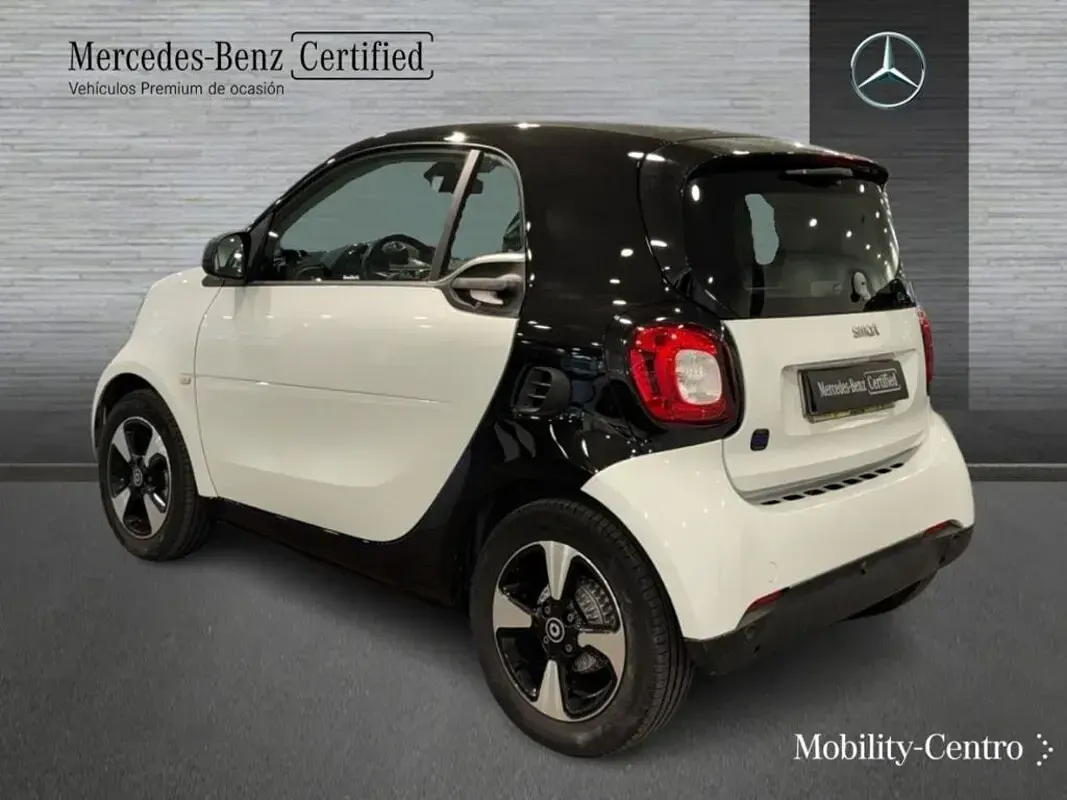 Usado Smart ForTwo Electric Drive Passion 60 kW (82 CV) 2021 Tridion safety cell in black Coupe