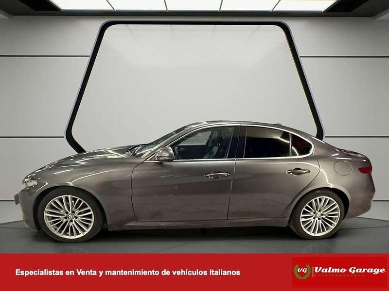 Usado Alfa Romeo Giulia Super 180 CV (132 kW) 2016 Gris Berlina
