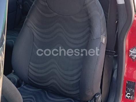 Usado Mini ONE 90 CV (66 kW) 2004 Rojo Utilitario