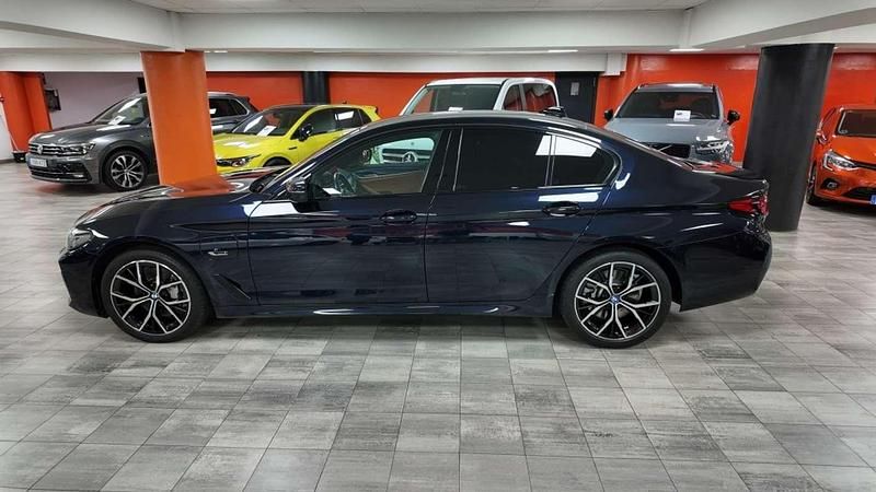 Usado BMW 545e M Sport 394 CV (289 kW) 2022 Azul Berlina