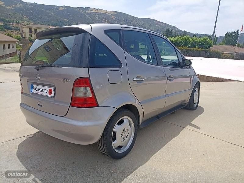 Usado Mercedes A170 Elegance 90 CV (66 kW) 2000 Gris Utilitario