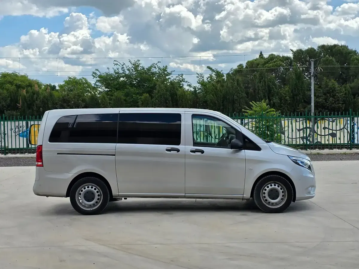 Usado Mercedes Vito 136 CV (100 kW) 2019 Gris Van