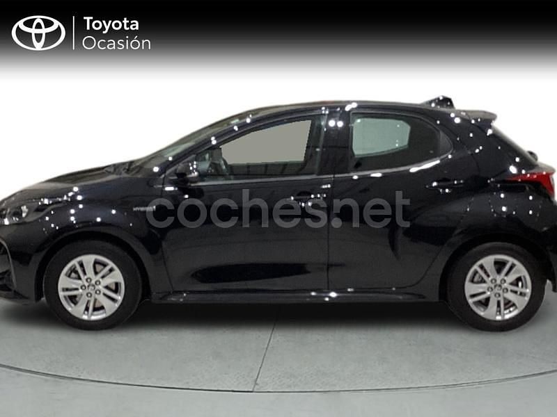 Usado Toyota Yaris Hybrid Active 116 CV (85 kW) 2021 Negro Berlina