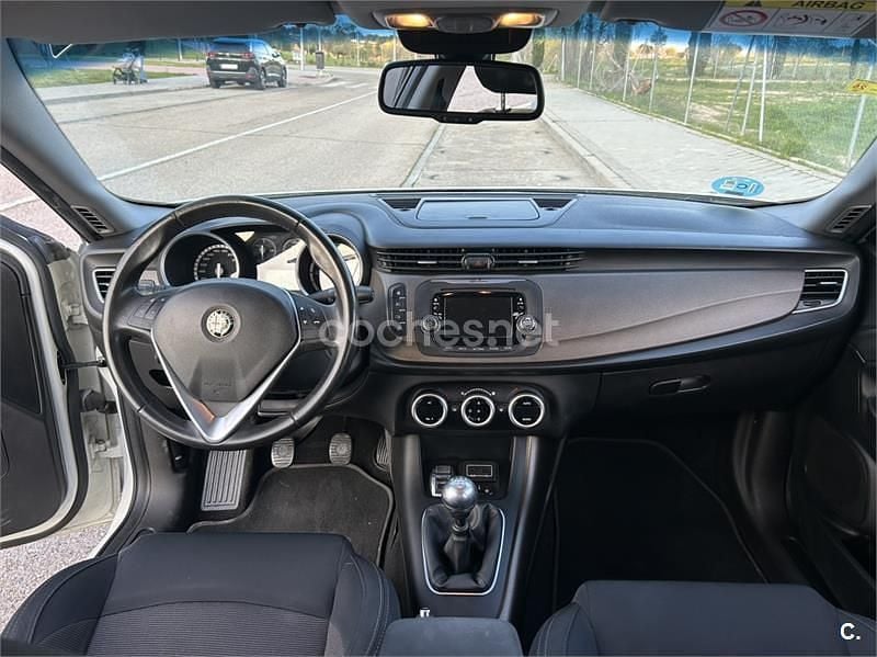 Usado Alfa Romeo Giulietta Distinctive 120 CV (88 kW) 2016 Blanco Utilitario