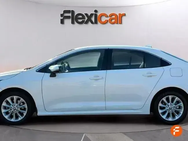 Usado Toyota Corolla Active 125 CV (91 kW) 2022 Blanco Berlina