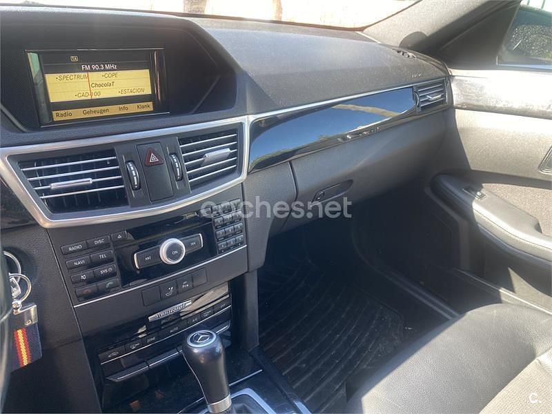 Usado Mercedes E200 Avantgarde 136 CV (100 kW) 2010 Gris / plata Familiar