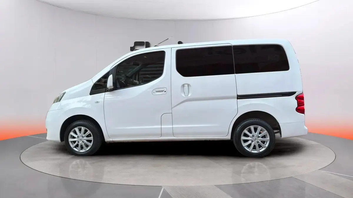 Usado Nissan NV200 110 CV (80 kW) 2018 Blanco Monovolumen