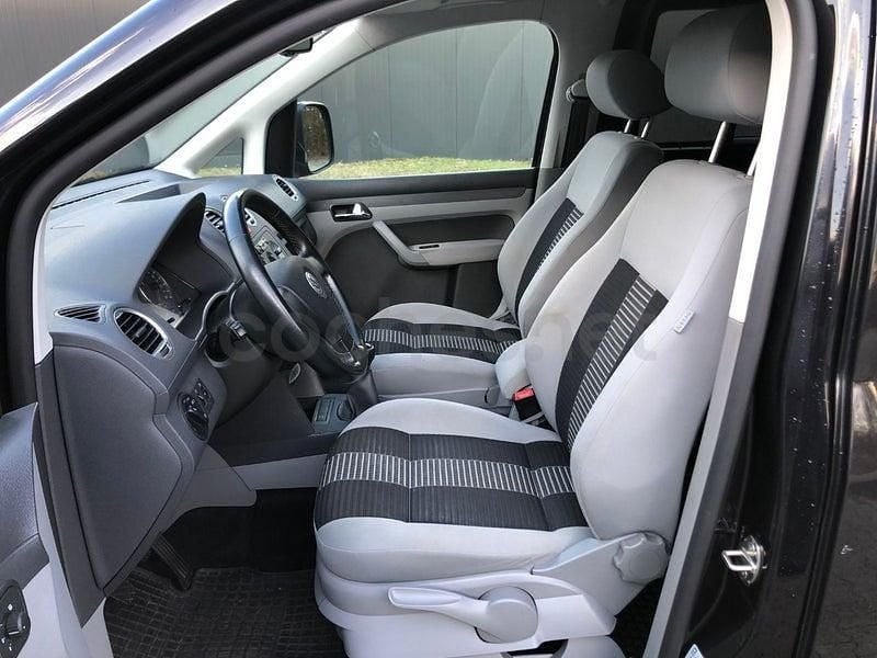 Usado VW Caddy Life 105 CV (77 kW) 2010 Negro Monovolumen