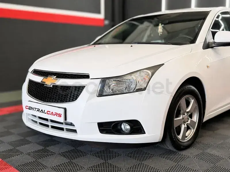 Usado Chevrolet Cruze LT 124 CV (91 kW) 2011 Blanco Berlina