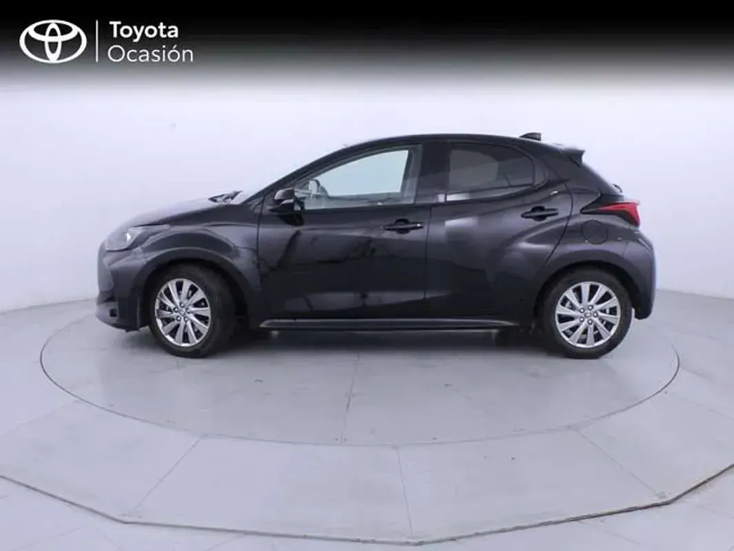 Usado Toyota Yaris Active 116 CV (85 kW) 2022 Negro Utilitario