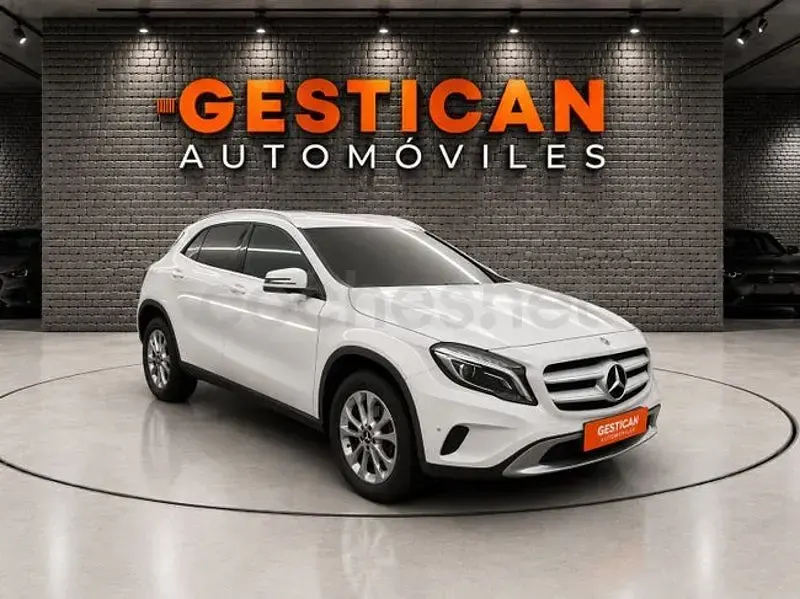 Usado Mercedes GLA180 122 CV (89 kW) 2017 Blanco SUV