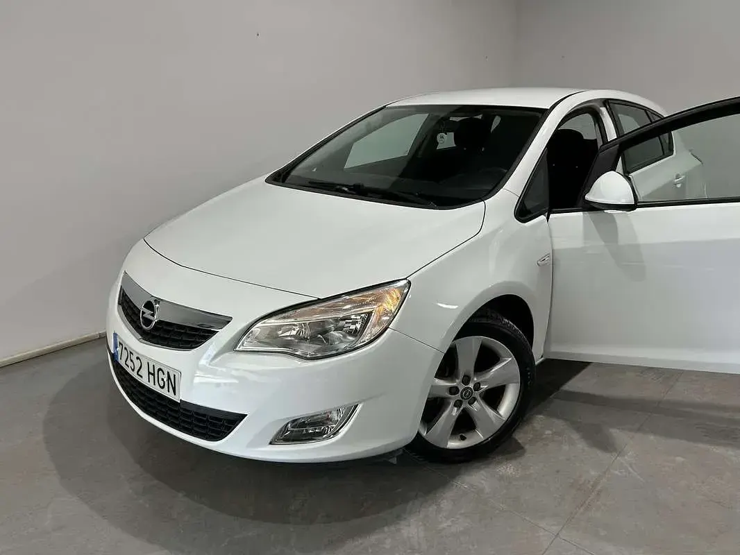 Usado Opel Astra Enjoy 116 CV (85 kW) 2011 Blanco Utilitario