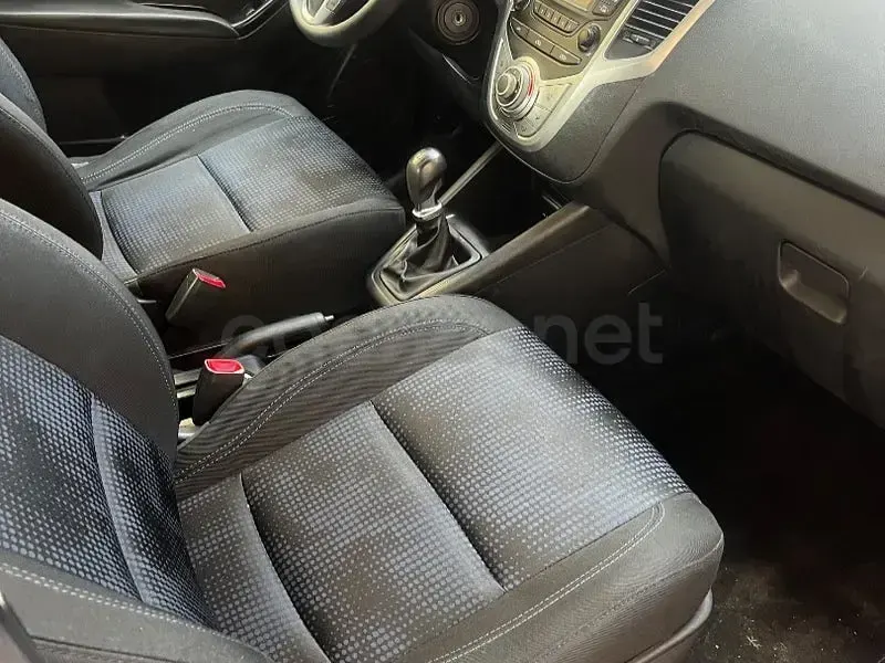 Usado Hyundai ix20 Classic 77 CV (56 kW) 2011 Granate Utilitario