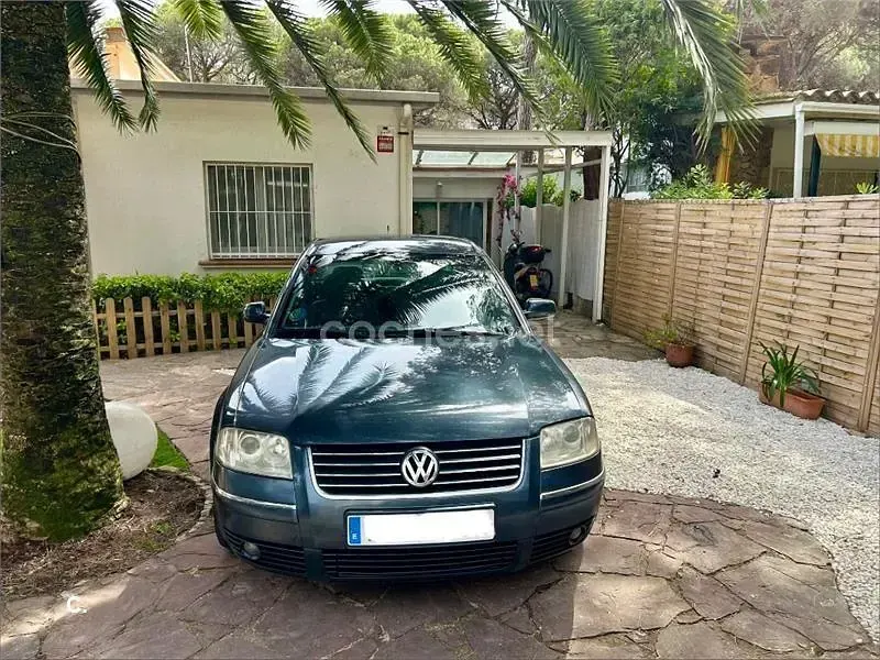 Usado VW Passat Highline 193 CV (141 kW) 2002 Azul Berlina