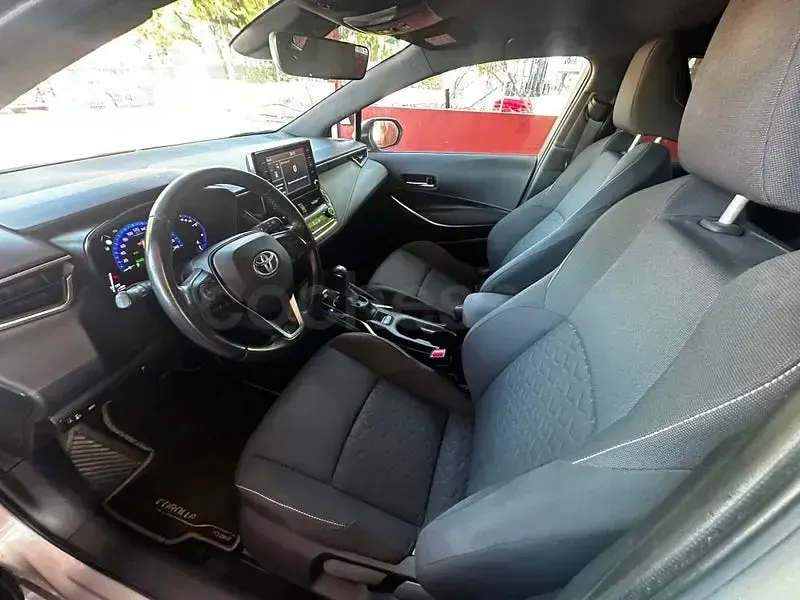 Usado Toyota Corolla Active 122 CV (89 kW) 2022 Gris / plata Familiar