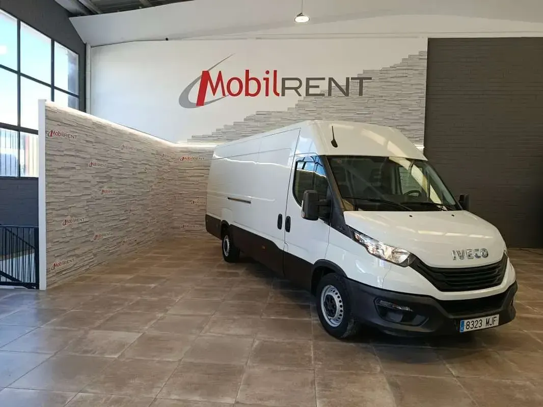 Usado Iveco Daily 156 CV (114 kW) 2023 Blanco Van