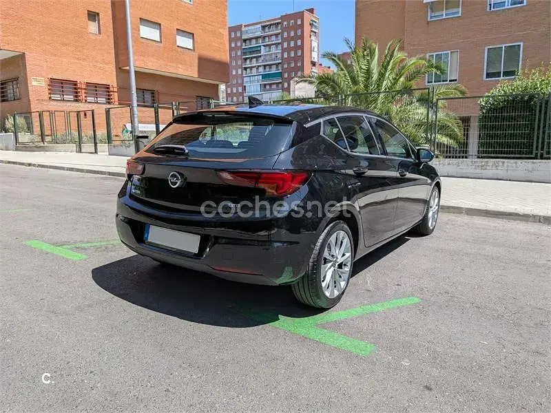 Usado Opel Astra Excellence 136 CV (100 kW) 2017 Negro Berlina
