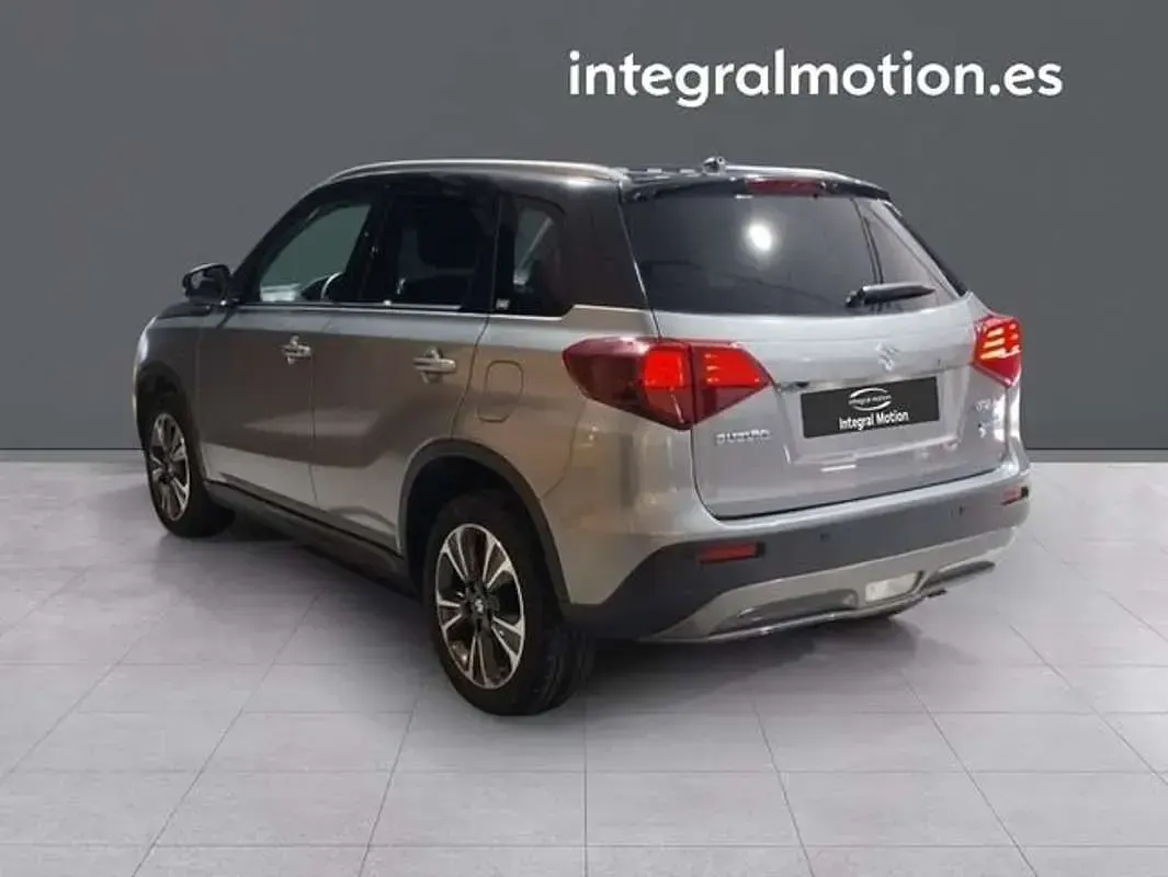 Usado Suzuki Vitara GLX 129 CV (94 kW) 2023 Gris SUV