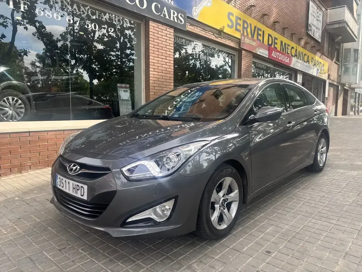 Usado Hyundai i40 135 CV (99 kW) 2013 Gris Berlina