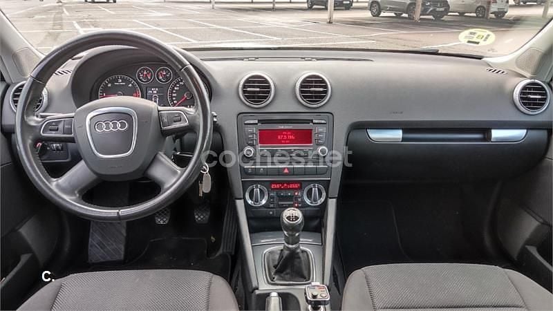 Usado Audi A3 Attraction 105 CV (77 kW) 2010 Negro Berlina
