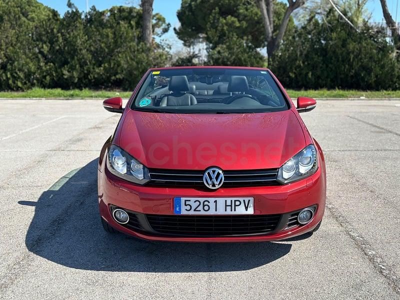 Usado VW Golf Cabriolet 122 CV (89 kW) 2013 Granate Descapotable