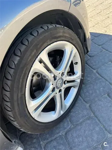 Usado Mercedes A180 Style 109 CV (80 kW) 2015 Gris / plata Utilitario